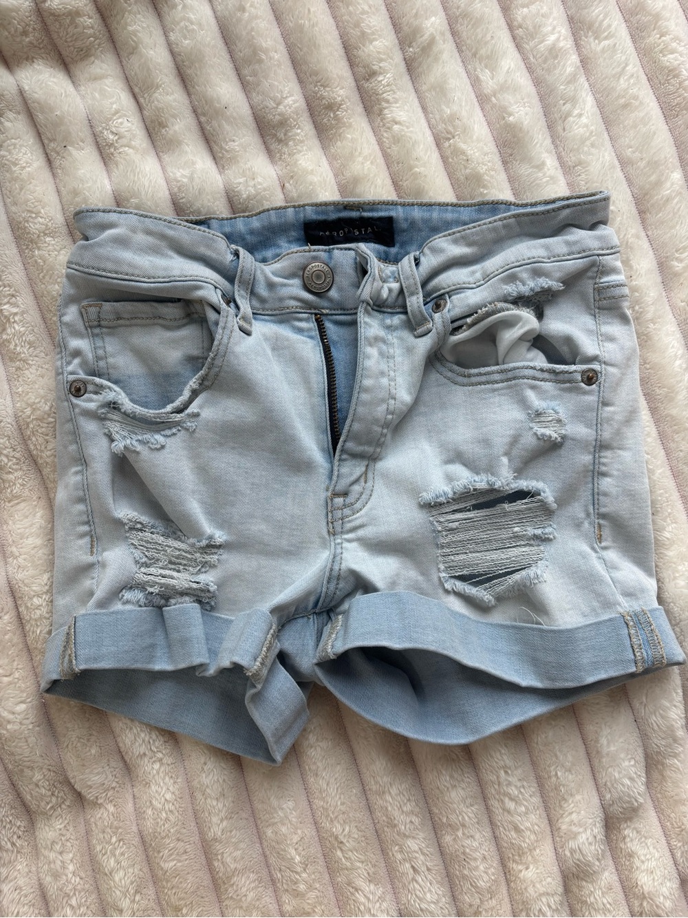 Light Blue Distressed Women's Aeropostale High Ride Midi Denim Shorts Size 4